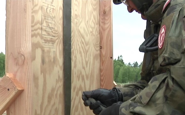 US, Canadian and Polish soldiers train for allied airborne operations