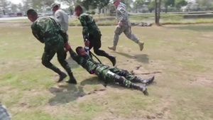 Soldiers Update: Thai Soldiers Learn Lifesaving Techniques