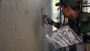 American and Thai Army Soldiers Build a School During Exercise Cobra Gold 2015