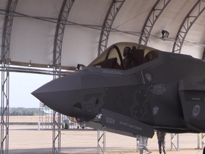 Australian Pilot Completes First F-35 Flight
