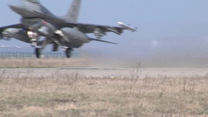 Pilots Share Experiences During Dacian Warhawk