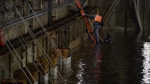 Hyperlapse of the Uss Constitution Entering Dry Dock