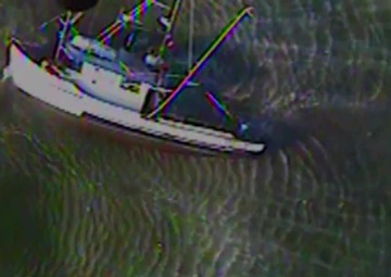 Coast Guard Rescues 2 Men from Grounded Vessel Near Ocean Shores, Wash.