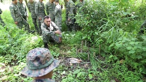 US Marines Learn to Survive in Philippine Jungle