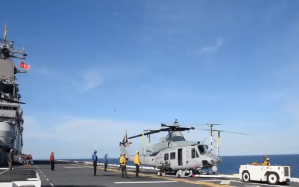 Marine Medium Tiltrotor Squadron Marines Unfold UG-1Y Rotor Blades