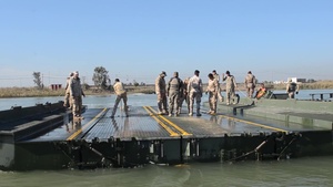 Iraqi engineers assemble float bridges