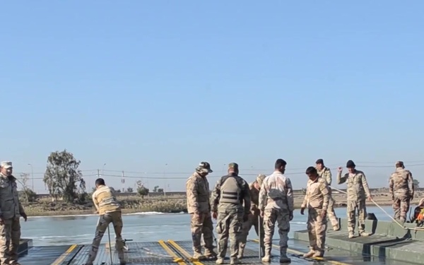 Iraqi engineers assemble float bridges