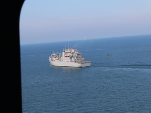40th CAB Helicopters Land Aboard the USNS Alan Shepard