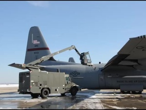 143d Airlift Wing Maintenance Group De-Ice a C-130J Super Hercules