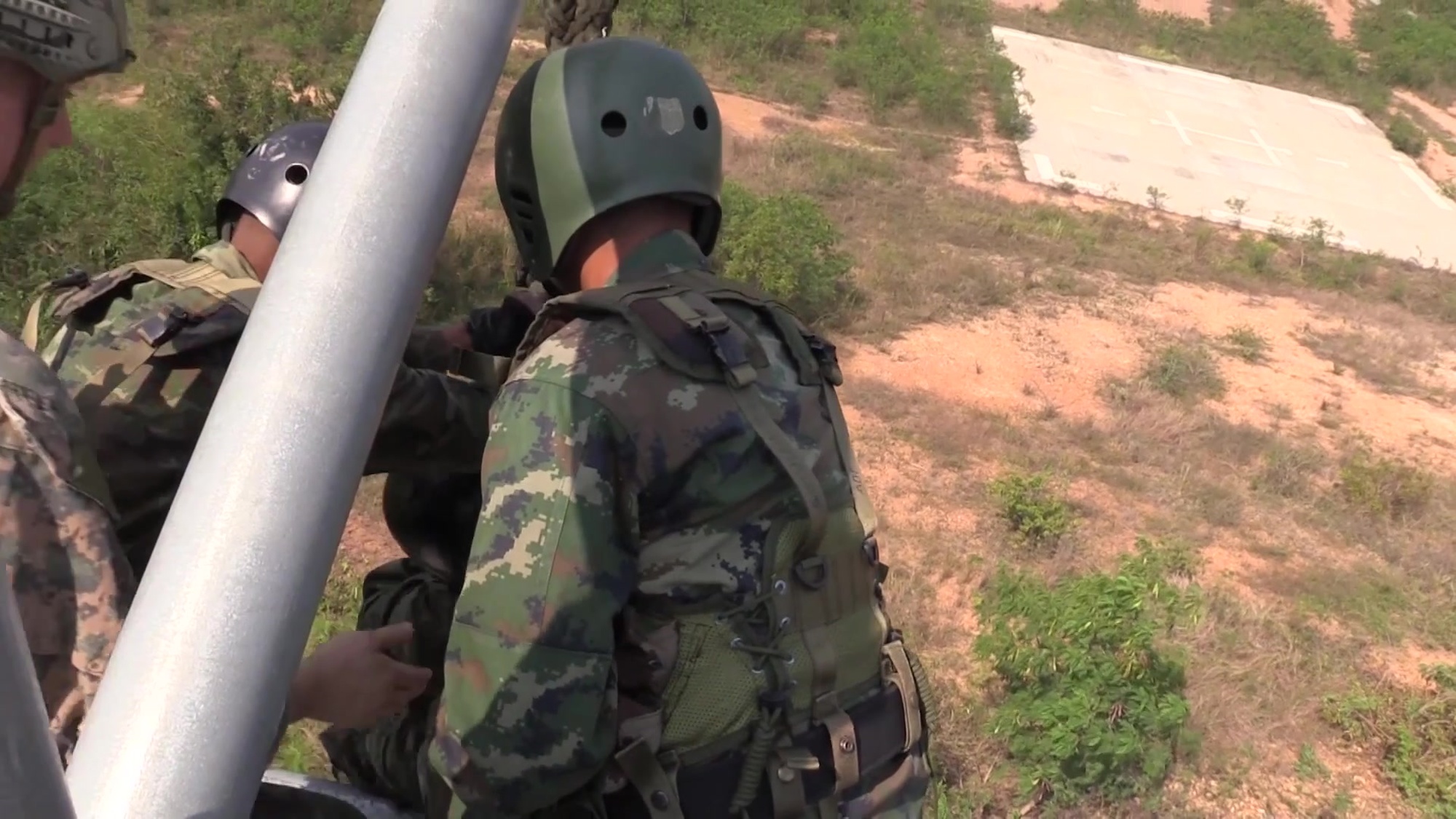 31st Marine Expeditionary Unit Marines, Royal Thai Marine Recon and Republic of Korea Marine Recon fast rope during exercise Cobra Gold 16 Feb. 9, 2016. CG 16 is the 35th iteration of Cobra Gold which provides a joint and combined task force venue to maintain readiness, while emphasizing security and humanitarian cooperation in the Pacific Region.