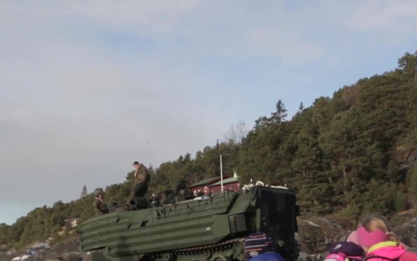 Marine AAVs Splash in Norwegian Fjord