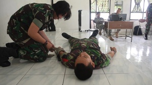 Hawaii Guardsmen and Indonesian Soldiers exchange military tactics abroad