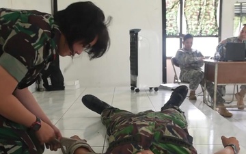 Hawaii Guardsmen and Indonesian Soldiers exchange military tactics abroad
