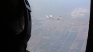 VMGR-352 refuels MV-22B and F-35B (B-roll)