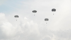 4-319th AFAR, 173rd Airborne Brigade, Howitzer and Personnel Drop