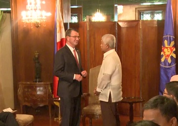 Carter Meets with Philippine Officials