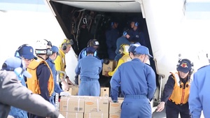 B-Roll of Marines, JMSDF loading supplies from JS Hyuga (DDH 181) onto a VMM-265 Osprey; Rear Adm. Koji Manabe, JMSDF Escort Flotilla 3 Commander tours Osprey