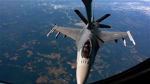 Boom Operators Train with Simulator