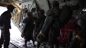 Iwakuni Marines work with Army Airborne for Exercise Kodiak Mace