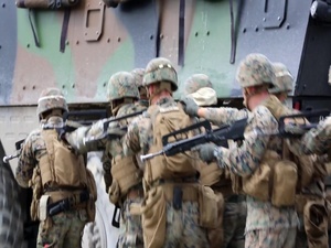 French Army and SPMAGTF-CR-AF Marines work together for an offensive attack