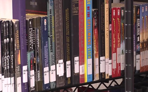 Detainee Library B-Roll