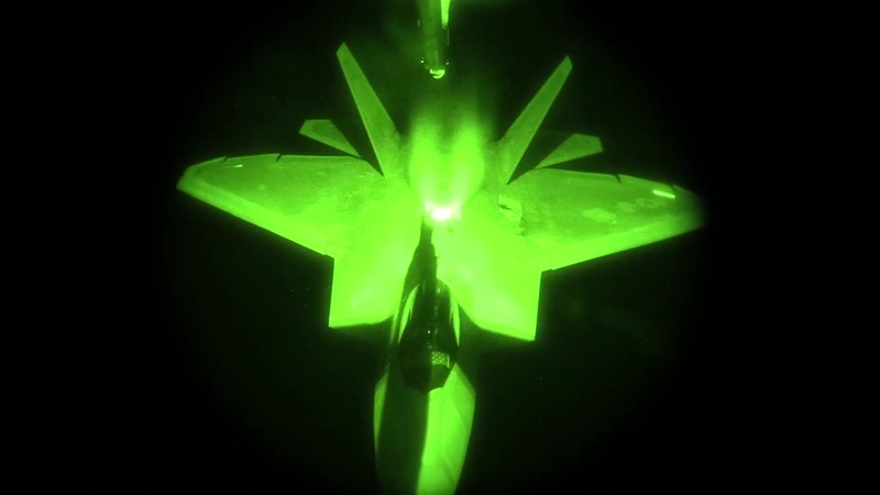 Jaw-dropping NVG video of F-22 Raptors refueling at night during air  strikes on Daesh - The Aviationist