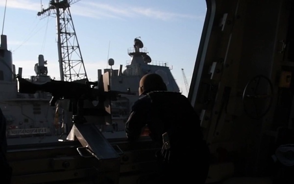 161017-USS Zumwalt- Line handling and departure