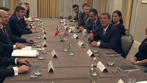 Carter Meets Turkish Defense Minister