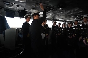 J.S. Izumo visits U.S.S. Ronald Reagan