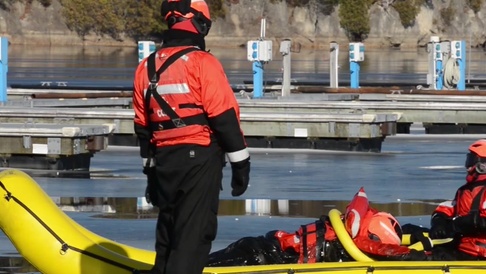 Coast Guard polishes ice rescue skills - The Beacon