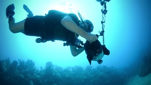 Underwater Photography Team Conducts Divers Training