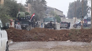 Falcon Paratroopers move in to Hamam al-Alil
