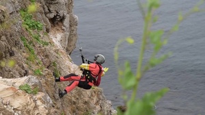 Coast Guard conducts cliff rescue training