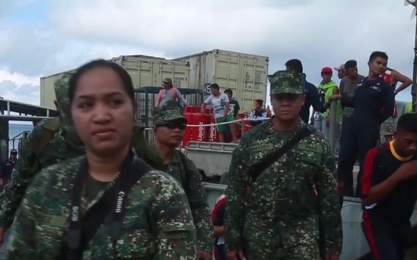 Philippine, U.S. service members provide CMAS during HADR scenario at Balikatan