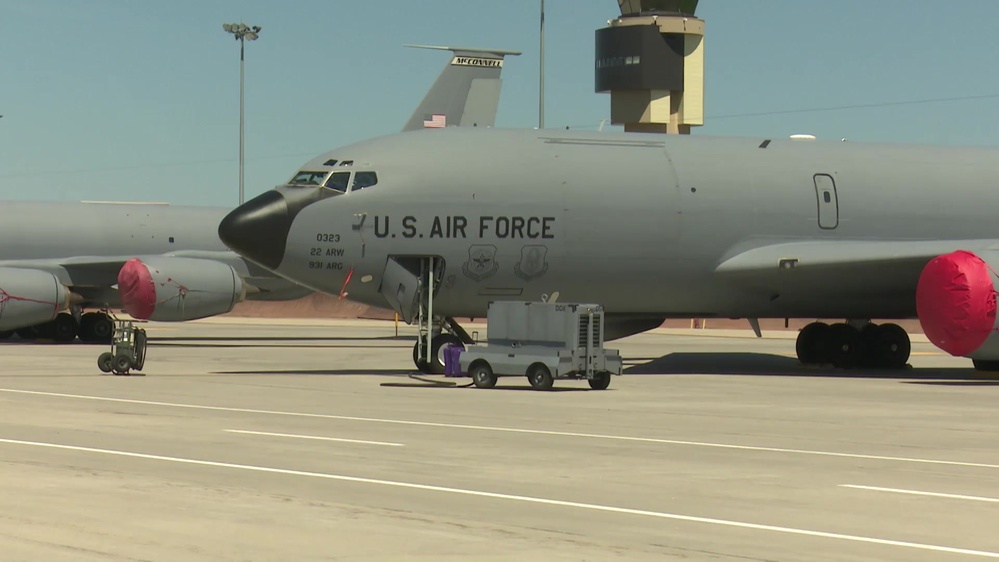 DVIDS - Video - McConnell AFB KC-135 Stratotankers landed on Grand ...