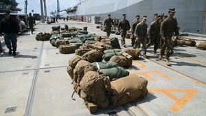 31st Marine Expeditionary Unit Marine Unload Aboard LHD 6