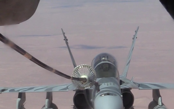 KC-10 refuels F-18s and A-10s