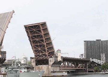 Canadian Ships Arrive for Rose Fest Fleet Week