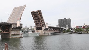 Canadian Ships Arrive for Rose Fest Fleet Week