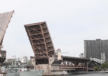 Canadian Ships Arrive for Rose Fest Fleet Week