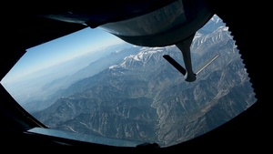 KC-135 Refuels F-16 Fighting Falcons