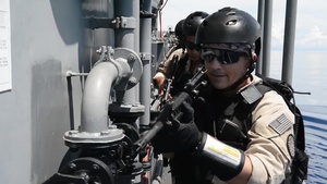 US and Philippine Sailors train together