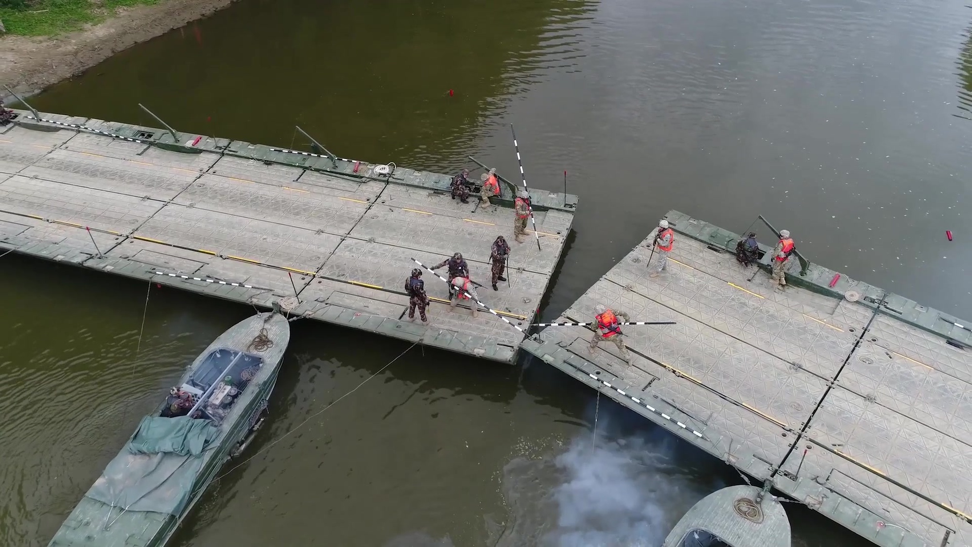 Soldiers of 1st Squadron, 2nd Cavalry Regiment trained with Soldiers of the Ohio National Guard and engineers of the Hungarian Defense Forces to work on Freedom of movement and crossing the Mosoni-Duna River. As part of Exercise Saber Guardian 2017, NATO nations and partners have come together throughout Hungary, Romania and Bulgaria to help increase interoperability.<br /><br />Report by Sgt. Josh Joyner<br /><br />Interview with <br />LTC Adam Lackey<br />Commander, 1st Squadron, 2nd Cavalry Regiment<br /><br />PFC James Chittenden<br />Driver, HHT, 1st Squadron, 2nd Cavalry Regiment