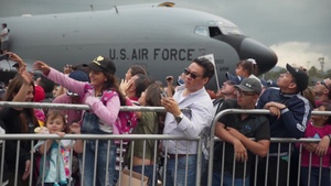 U.S. Air Force Team Participate in Colombia Air Show 2017 (Spanish)