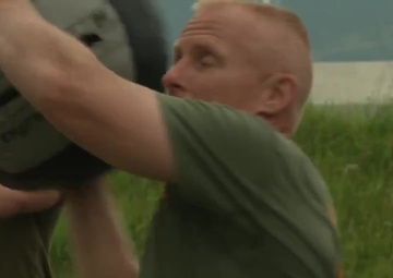 1st Marine Aircraft Wing Commanding General exercises with Marines