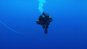 Joint Coast Guard-Navy dive team conduct cold water ice dives in the Arctic