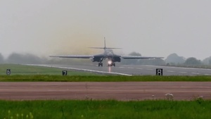 B-1B Lancer take off 1