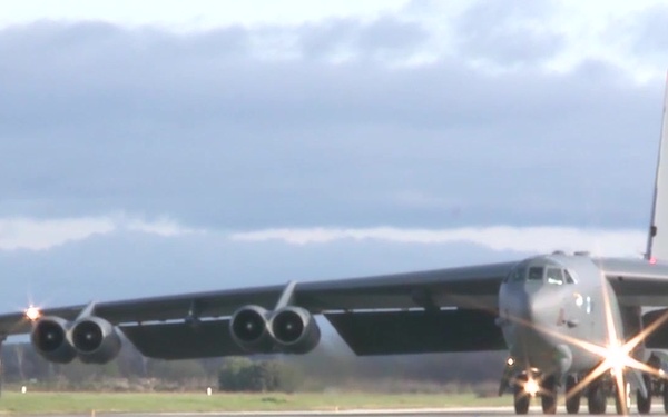 B-52 Stratofortress taxi