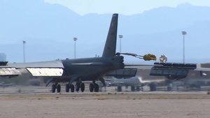 B-52 Stratofortress landing 2