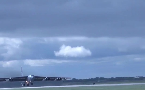 B-52 Stratofortress takeoff 2